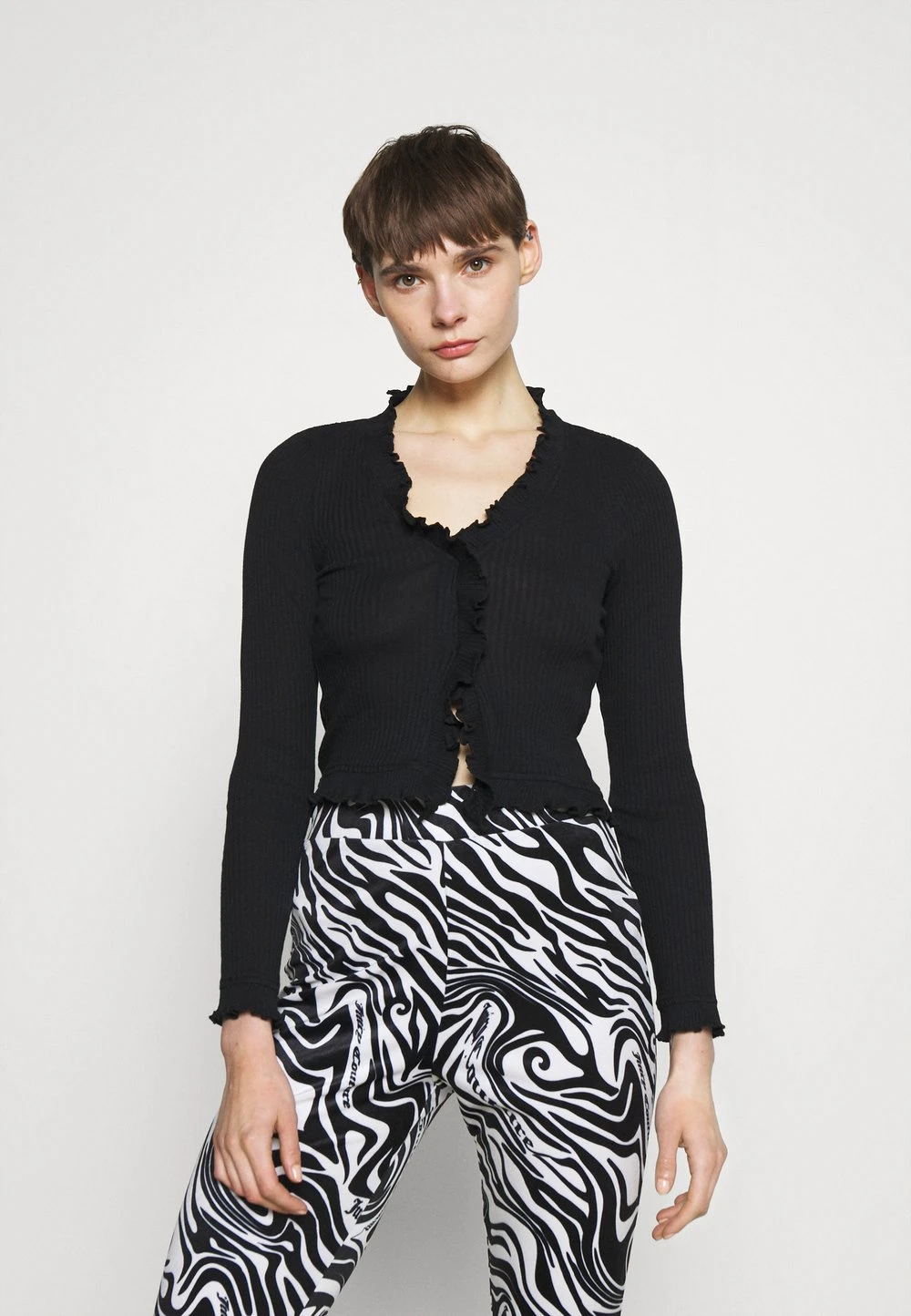 Nly by Nelly FRILL EDGE - Gilet Assurance De l’Authenticité pulls et gilets cache-cœur femme 3 Nly by Nelly FRILL EDGE - Gilet Assurance De l’Authenticité pulls et gilets cache-cœur femme