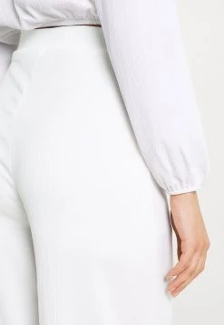 Nly by Nelly MY OFF SHOULDER SET - Pantalon classique Remise En Ligne chemises et blouses carmen femme 5 Nly by Nelly MY OFF SHOULDER SET - Pantalon classique Remise En Ligne chemises et blouses carmen femme -Nly by Nelly boutique 02b0eb6ed9ab4649b9baf1584c6d0d35