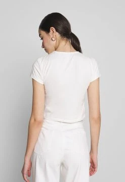 Nly by Nelly PERFECT CROPPED TEE - T-shirt basique Prix Accessible t-shirts et tops col rond femme 4 Nly by Nelly PERFECT CROPPED TEE - T-shirt basique Prix Accessible t-shirts et tops col rond femme -Nly by Nelly boutique 03062c4f406a4b2e92ac65cc8375bbd8