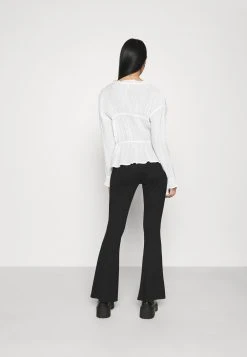 Nly by Nelly ROMANTIC CHI BLOUSE - Blouse Prix Exclusifs t-shirts et tops col &agrave; jabot femme -Nly by Nelly boutique 0389042e0841485cbafcbb5e48905fc4