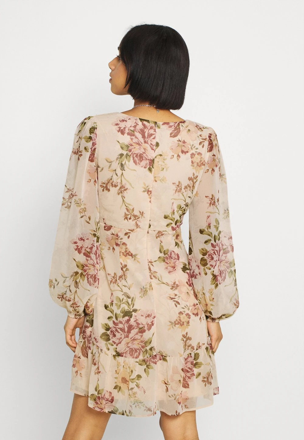 Prix Malin Nly by Nelly DATE ME FLOUNCE DRESS - Robe de jour robes col en v profond femme 5 Prix Malin Nly by Nelly DATE ME FLOUNCE DRESS - Robe de jour robes col en v profond femme – Image 3