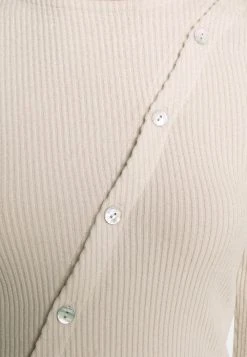 Nly by Nelly Prix Accessible Gilet pulls et gilets col rond femme 15 Nly by Nelly Prix Accessible Gilet pulls et gilets col rond femme -Nly by Nelly boutique 0d719d0c2f9c4561b9c7070f745b9959