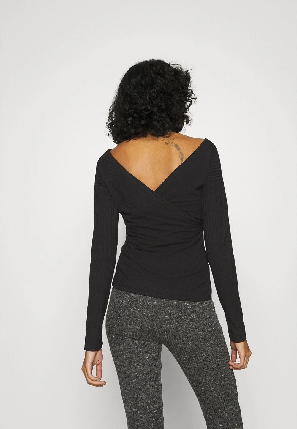 Nly by Nelly Un Tarif Préférentiel CRISS CROSS SHOULDER - T-shirt à manches longues t-shirts et tops echancrure dos femme 5 Nly by Nelly Un Tarif Préférentiel CRISS CROSS SHOULDER - T-shirt à manches longues t-shirts et tops echancrure dos femme – Image 3