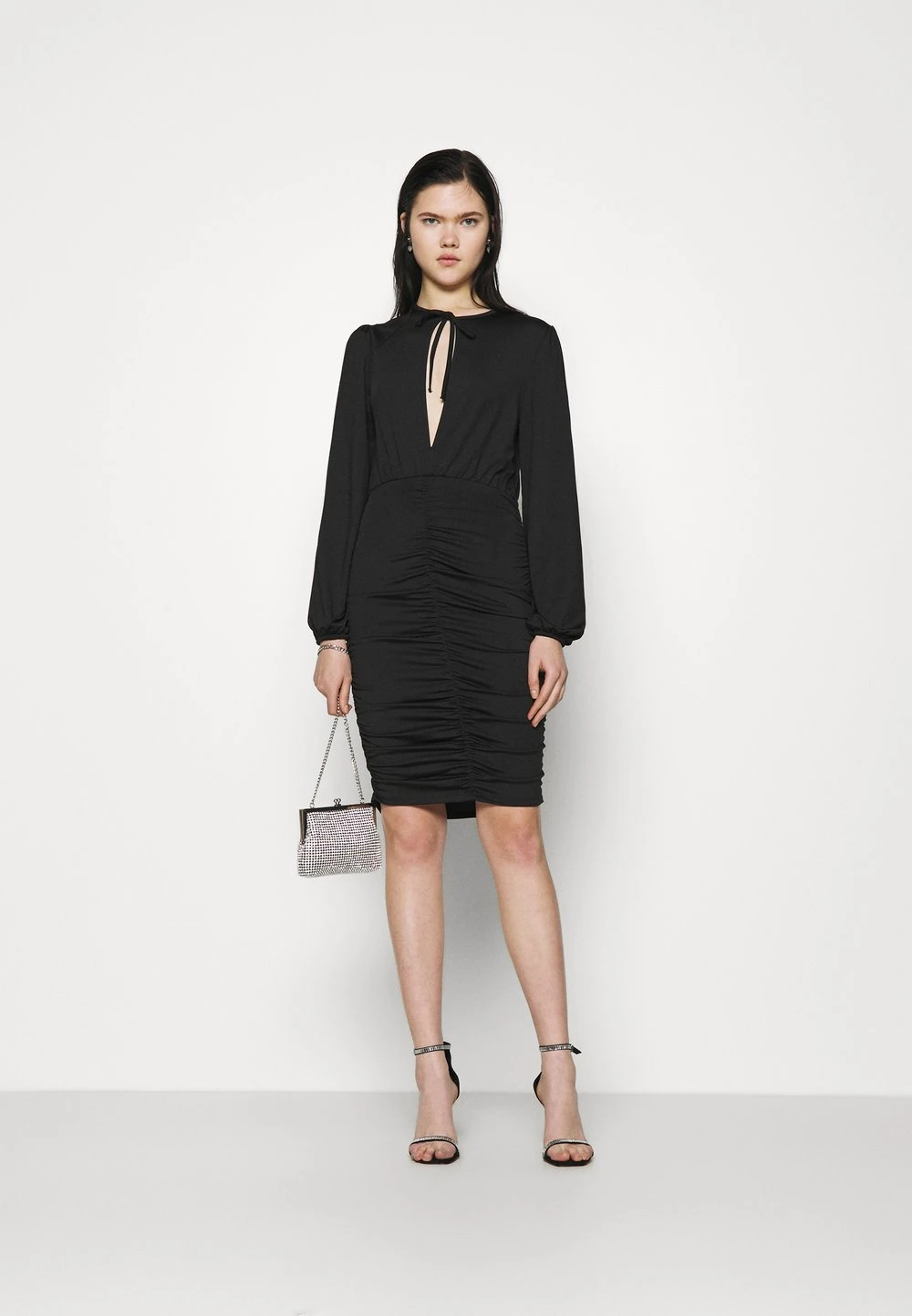 Nly by Nelly KEYHOLE TIE SLINKY DRESS - Robe en jersey Prix Ourlé robes col en v profond femme 4 Nly by Nelly KEYHOLE TIE SLINKY DRESS - Robe en jersey Prix Ourlé robes col en v profond femme – Image 2