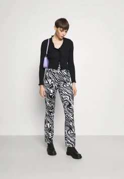 Nly by Nelly FRILL EDGE - Gilet Assurance De l’Authenticité pulls et gilets cache-cœur femme 12 Nly by Nelly FRILL EDGE - Gilet Assurance De l’Authenticité pulls et gilets cache-cœur femme -Nly by Nelly boutique 134987d30e4348a1bbae15a936d8d697