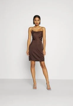 Nly by Nelly Prix Allégé RUCHED DRESS - Robe de soirée robes col bénitier femme