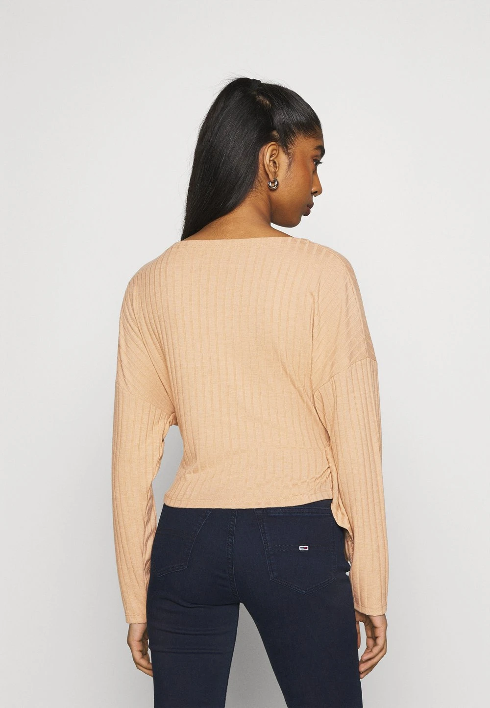 Nly by Nelly LUXURIOUS WRAP - T-shirt à manches longues Prix Gelé t-shirts et tops cache-cœur femme 5 Nly by Nelly LUXURIOUS WRAP - T-shirt à manches longues Prix Gelé t-shirts et tops cache-cœur femme – Image 3