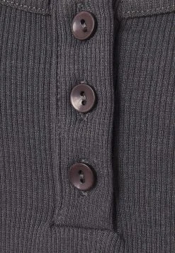 Nly by Nelly BUTTON UP BODYSUIT - T-shirt à manches longues Produit de première qualité t-shirts et tops col tunisien femme 6 Nly by Nelly BUTTON UP BODYSUIT - T-shirt à manches longues Produit de première qualité t-shirts et tops col tunisien femme -Nly by Nelly boutique 1e05b42b895f4dd5ba2853af3d110ffc