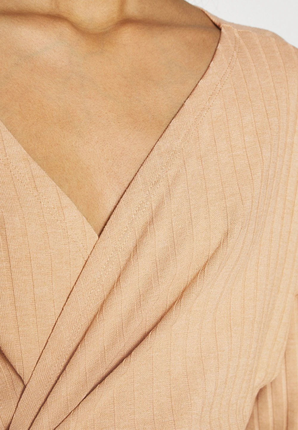 Nly by Nelly LUXURIOUS WRAP - T-shirt à manches longues Prix Gelé t-shirts et tops cache-cœur femme 9 Nly by Nelly LUXURIOUS WRAP - T-shirt à manches longues Prix Gelé t-shirts et tops cache-cœur femme – Image 7