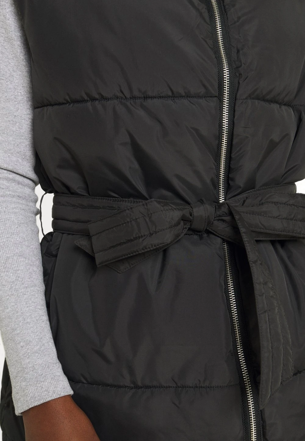 21693518d5e44b62a46f3ee5eaf61f76.jpg Nly by Nelly OVERSIZE PUFFER VEST - Veste sans manches Discount En Ligne vestes col doublé femme -Nly by Nelly boutique 21693518d5e44b62a46f3ee5eaf61f76