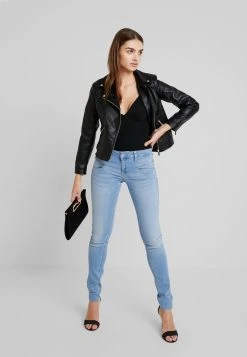 Nly by Nelly Prix Sacrifiés THIN STRAP - Débardeur t-shirts et tops col en v profond femme -Nly by Nelly boutique 2264720a4bda4fcfae169258a61287ed