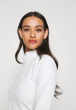 Nly by Nelly OPEN BACK - T-shirt à manches longues Prix Favorable t-shirts et tops echancrure dos femme -Nly by Nelly boutique 249d4e51864e4488b1ce07166eed5188