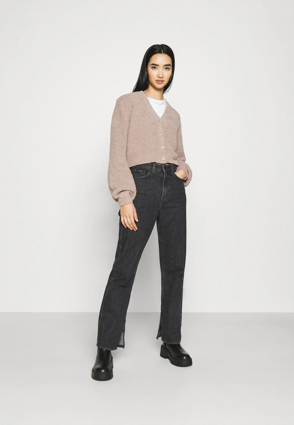 Prix Dynamité Nly by Nelly CROPPED FUZZY - Gilet pulls et gilets col en v profond femme 4 Prix Dynamité Nly by Nelly CROPPED FUZZY - Gilet pulls et gilets col en v profond femme – Image 2