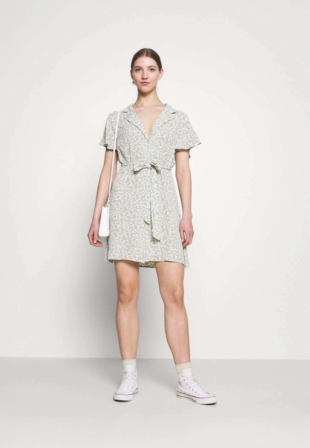 285bba807f0e49e29bd60979a676ffa9.jpg Nly by Nelly Prix Dégriffé EVERYDAY DRESS - Robe chemise robes col en v profond femme -Nly by Nelly boutique 285bba807f0e49e29bd60979a676ffa9