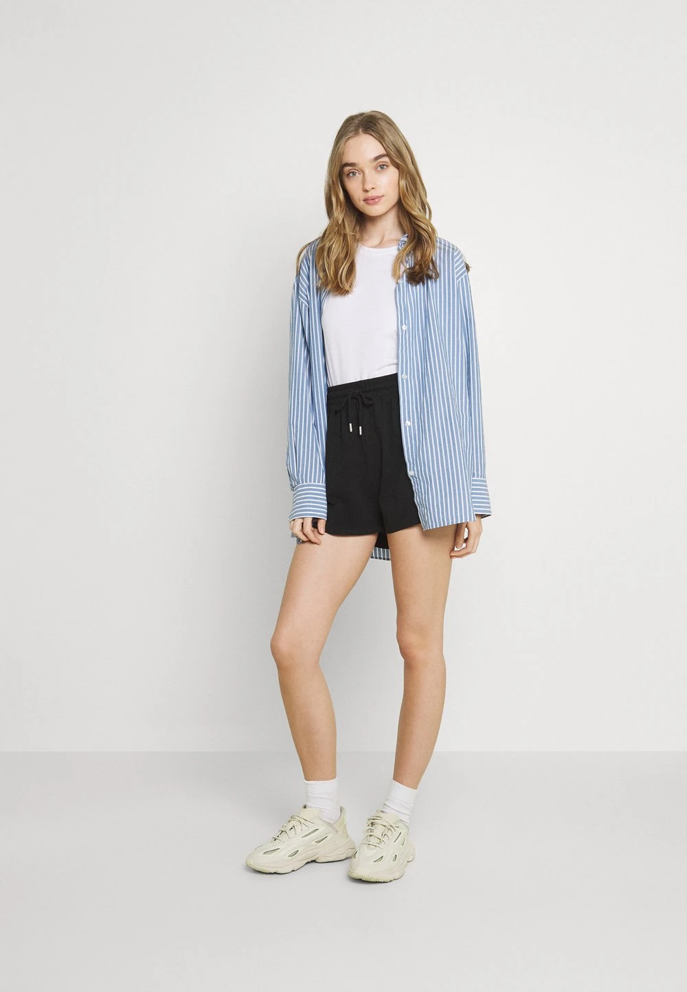 2b6a4cd64a544d1c90521c12c1db9eef.jpg Nly by Nelly THROUGH THE SUMMER - Short Prix Usine shorts haute femme -Nly by Nelly boutique 2b6a4cd64a544d1c90521c12c1db9eef