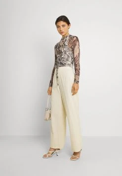 Nly by Nelly HALTERNECK DRAWSTRING - Débardeur Prix Jamais Vus t-shirts et tops col en v profond femme 9 Nly by Nelly HALTERNECK DRAWSTRING - Débardeur Prix Jamais Vus t-shirts et tops col en v profond femme -Nly by Nelly boutique 2f994a4e43134160b5e401baeb7e90ae