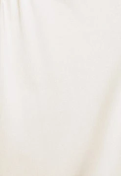 Prix Dégriffé Nly by Nelly KEYHOLE FRONT - T-shirt à manches longues t-shirts et tops col officier femme 8 Prix Dégriffé Nly by Nelly KEYHOLE FRONT - T-shirt à manches longues t-shirts et tops col officier femme -Nly by Nelly boutique 32e62c4cae0949ada5eaeff597e397ad