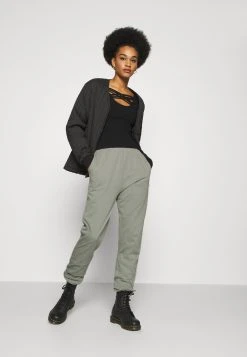 Nly by Nelly Prix Sacrifiés PERFECT PANTS - Pantalon de survêtement pantalons haute femme -Nly by Nelly boutique 357c90a2d0fe4915af4680f18e5a427c