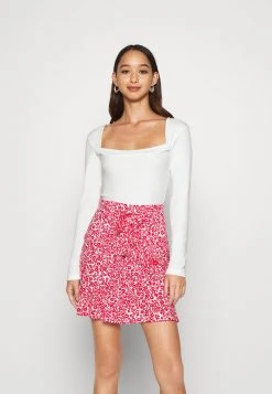 Nly by Nelly Prix Allégé SQUARE DETAIL - T-shirt à manches longues t-shirts et tops col carré femme