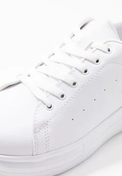 Réduction Nly by Nelly PERFECT - Baskets basses baskets & sneakers rond femme -Nly by Nelly boutique 3a86d2a0848e4972beaef6782877693a