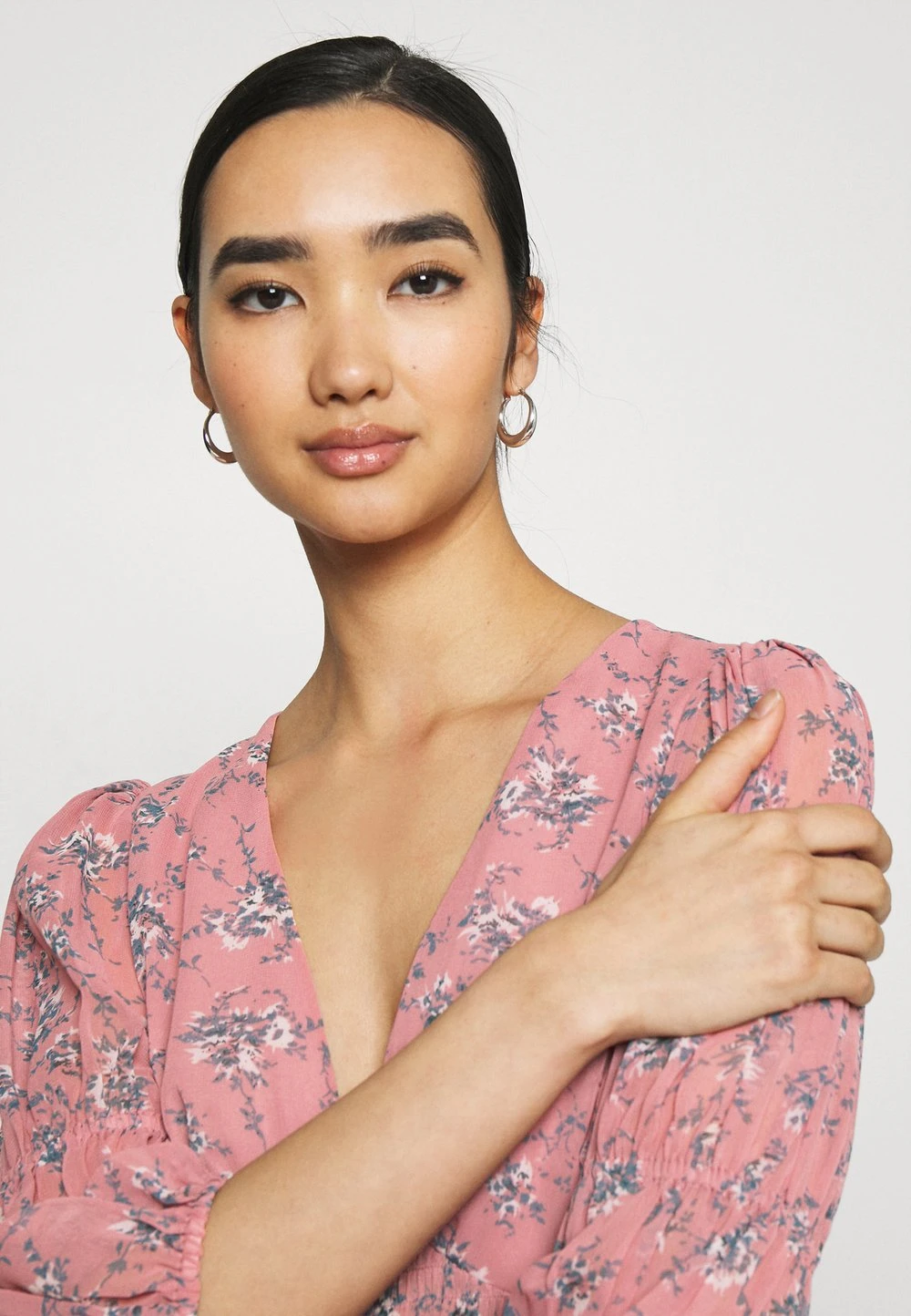 Nly by Nelly En Remise SUMMER SMOCK DRESS - Robe de jour robes col en v profond femme 6 Nly by Nelly En Remise SUMMER SMOCK DRESS - Robe de jour robes col en v profond femme – Image 4