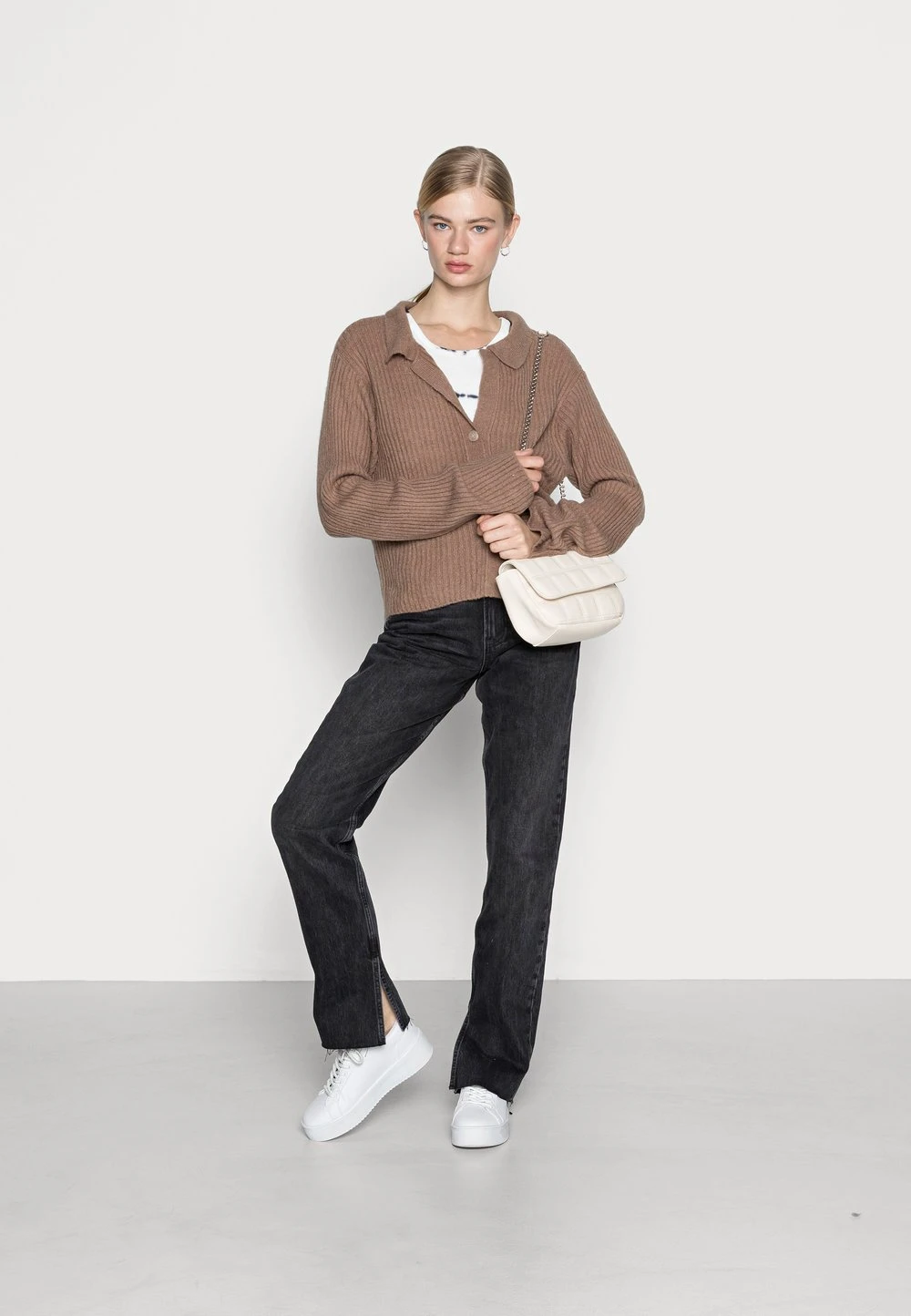 Nly by Nelly Pas Cher COMFY BUTTON - Gilet pulls et gilets col en v profond femme 4 Nly by Nelly Pas Cher COMFY BUTTON - Gilet pulls et gilets col en v profond femme – Image 2