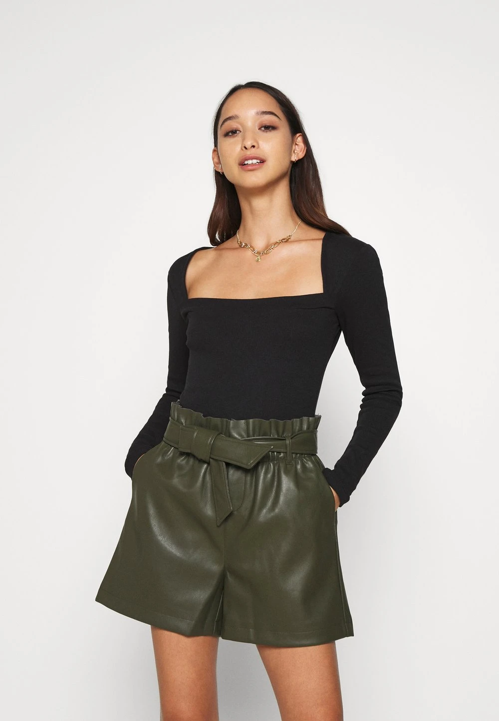 44a8816ec3c0438b83f6fec634e53084.jpg Nly by Nelly Prix Refroidis SQUARE DETAIL - T-shirt à manches longues t-shirts et tops col carré femme -Nly by Nelly boutique 44a8816ec3c0438b83f6fec634e53084