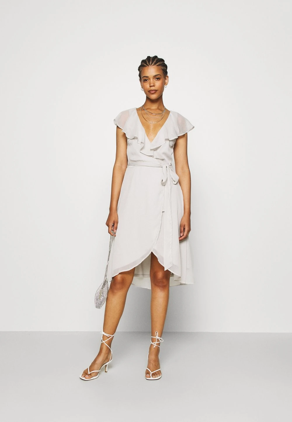 4525fe759af641d6b995c91f0e606f07.jpg Nly by Nelly Se Vend Bas Prix DASHING FLOUNCE DRESS - Robe de soirée robes col à jabot femme -Nly by Nelly boutique 4525fe759af641d6b995c91f0e606f07