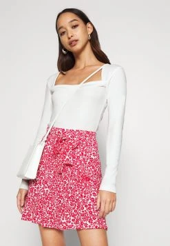 Nly by Nelly Prix Allégé SQUARE DETAIL - T-shirt à manches longues t-shirts et tops col carré femme -Nly by Nelly boutique 4716b83b16ba4190849f5ffde345e102