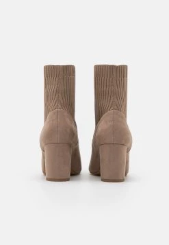 Prix Malin Nly by Nelly BLOCK HEEL BOOT - Bottines pointu femme 12 Prix Malin Nly by Nelly BLOCK HEEL BOOT - Bottines pointu femme -Nly by Nelly boutique 4cc5da3047814b33a5bd12a7c4231714