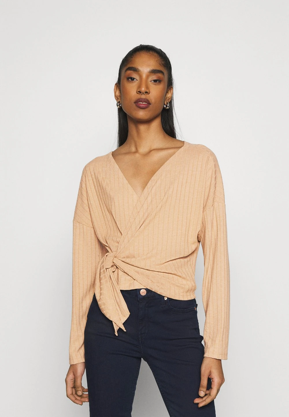 Nly by Nelly LUXURIOUS WRAP - T-shirt à manches longues Prix Gelé t-shirts et tops cache-cœur femme 3 Nly by Nelly LUXURIOUS WRAP - T-shirt à manches longues Prix Gelé t-shirts et tops cache-cœur femme