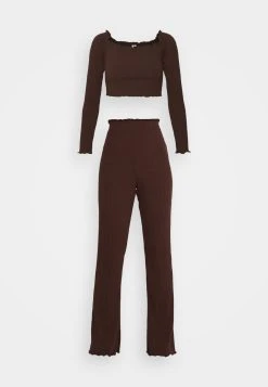 Nly by Nelly OFF SHOULDER SET - T-shirt à manches longues Prix Ourlé pantalons haute femme -Nly by Nelly boutique 4e2109b6047a41b48cac0d16c8dfbcea 1