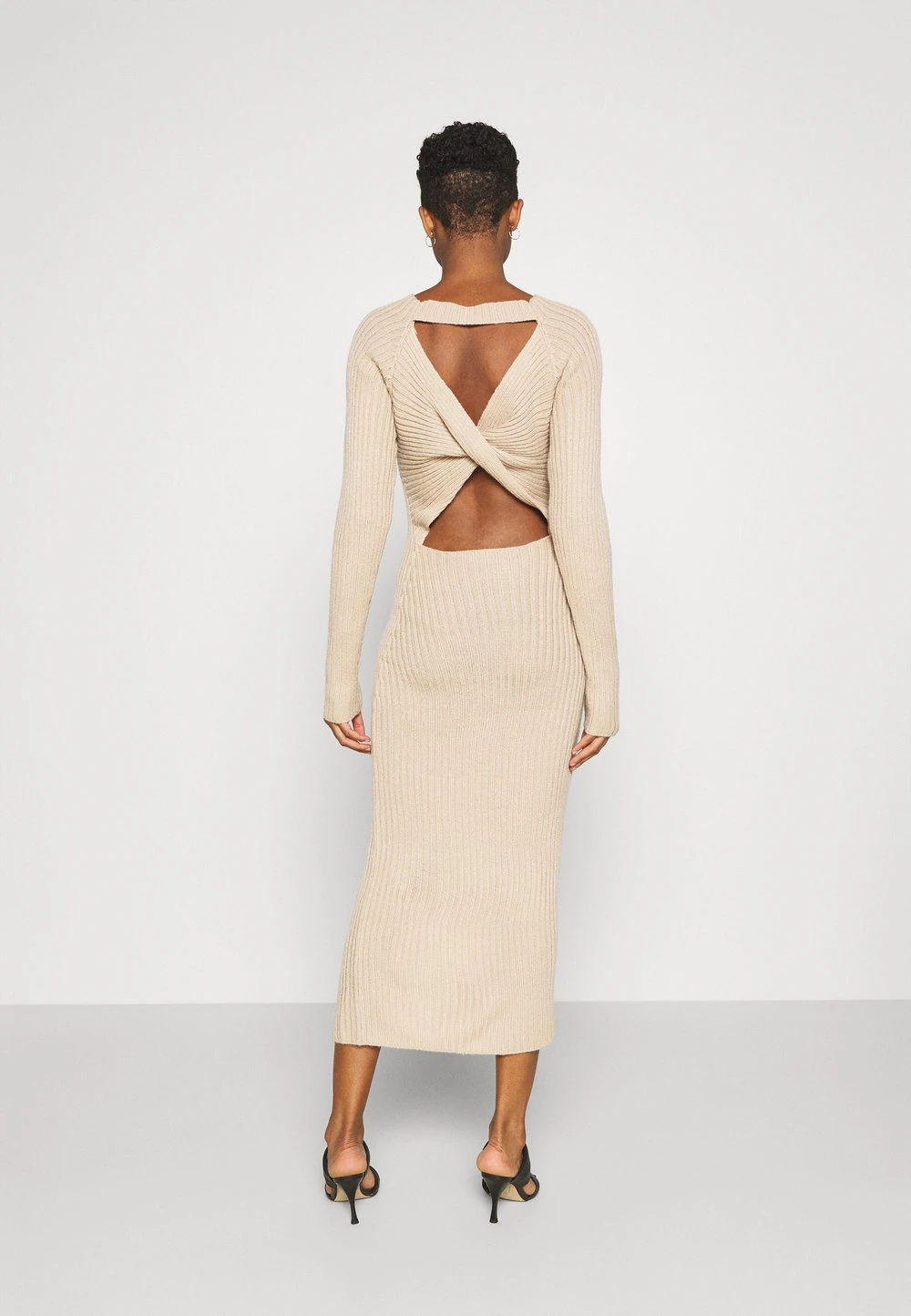 Nly by Nelly TWISTED BACK DRESS - Robe pull Bon Rapport Coût-Efficacité robes col rond femme 5 Nly by Nelly TWISTED BACK DRESS - Robe pull Bon Rapport Coût-Efficacité robes col rond femme – Image 3