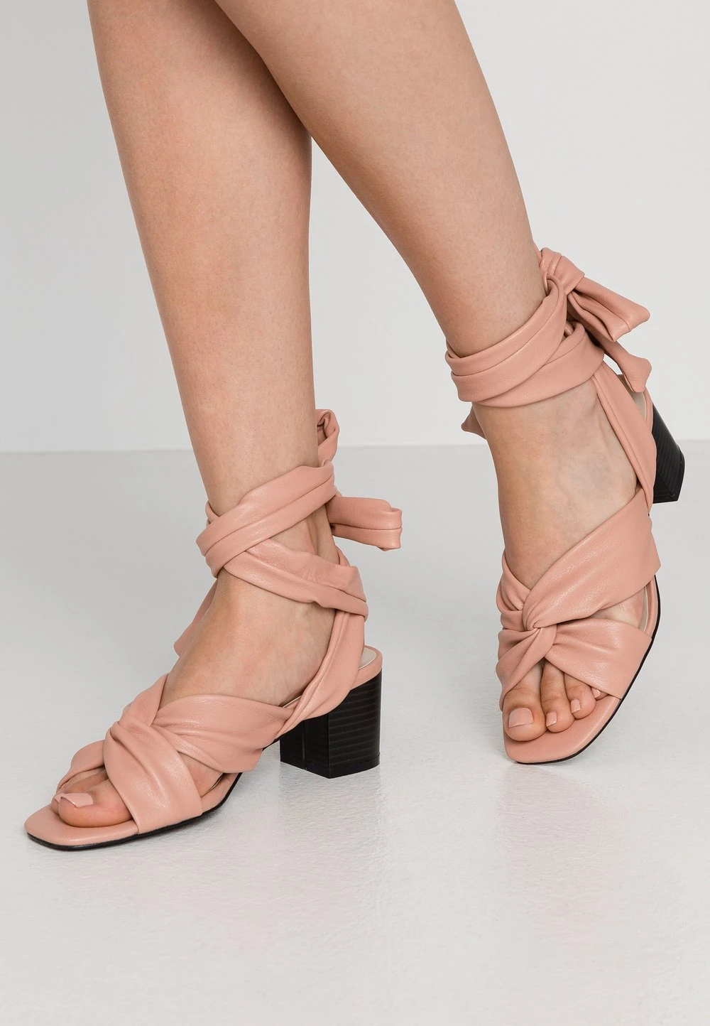 Soldes Nly by Nelly KNOT - Sandales à talons hauts sandales et nu-pieds ouvert femme 3 Soldes Nly by Nelly KNOT - Sandales à talons hauts sandales et nu-pieds ouvert femme