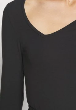 Nly by Nelly ASYMMETRIC - Blouse Marchandise de première qualité chemises et blouses col en v profond femme 7 Nly by Nelly ASYMMETRIC - Blouse Marchandise de première qualité chemises et blouses col en v profond femme -Nly by Nelly boutique 5574f3df8f71451984392566707fba61