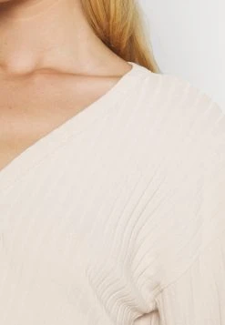 Nly by Nelly Prix Équitable BOXY BUTTON - Gilet pulls et gilets col en v profond femme 16 Nly by Nelly Prix Équitable BOXY BUTTON - Gilet pulls et gilets col en v profond femme -Nly by Nelly boutique 55fefd84b01b41dea05919a9991ba0d8