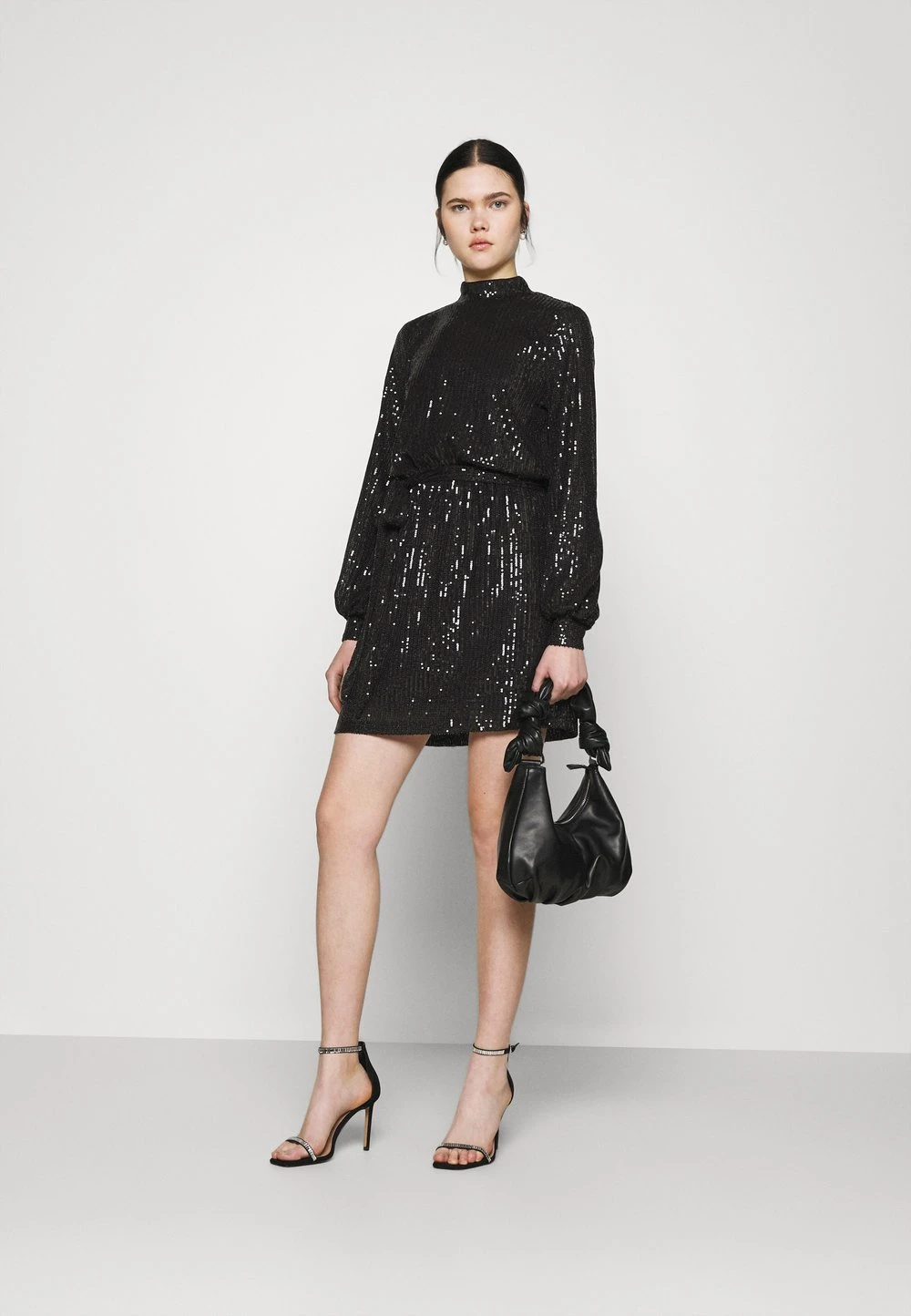 Prix Avantageux Nly by Nelly HIGH NECK SEQUIN DRESS - Robe de soirée robes col officier femme 4 Prix Avantageux Nly by Nelly HIGH NECK SEQUIN DRESS - Robe de soirée robes col officier femme – Image 2