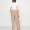 Nly by Nelly WIDE POCKET PANTS - Pantalon classique Prix Distinctifs pantalons haute femme -Nly by Nelly boutique 5b6acbd153144730919dff22ac5a1f76