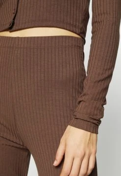 Nly by Nelly CUTE COLLAR SET - Pantalon classique Petit Prix pantalons haute femme 7 Nly by Nelly CUTE COLLAR SET - Pantalon classique Petit Prix pantalons haute femme -Nly by Nelly boutique 611e43c32eeb4f6e838730459a607be1