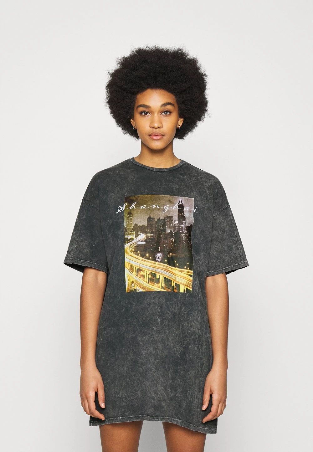 61559290f05d4c0e929b91a21f2571e4.jpg Prix Aimable Nly by Nelly EXTRA TEE DRESS - Robe en jersey robes col rond femme -Nly by Nelly boutique 61559290f05d4c0e929b91a21f2571e4