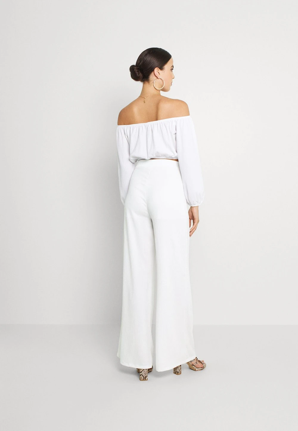 63fc603cbd6f47ae93f4dad9fd443b2d.jpg Nly by Nelly MY OFF SHOULDER SET - Pantalon classique Remise En Ligne chemises et blouses carmen femme -Nly by Nelly boutique 63fc603cbd6f47ae93f4dad9fd443b2d