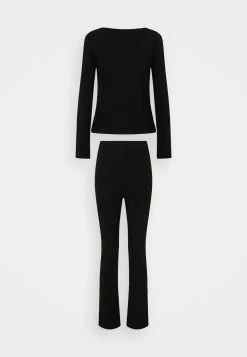 Nly by Nelly FLIRTY SET - Pantalon classique Prix d’Amis pantalons haute femme -Nly by Nelly boutique 6b7c1cfdf6f84cf888c9d9adf05778f6