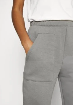 Petit Prix Nly by Nelly COZY POCKET PANTS - Pantalon de survêtement pantalons haute femme -Nly by Nelly boutique 6c1dc2d05f9c44baa391b66b9f26d428