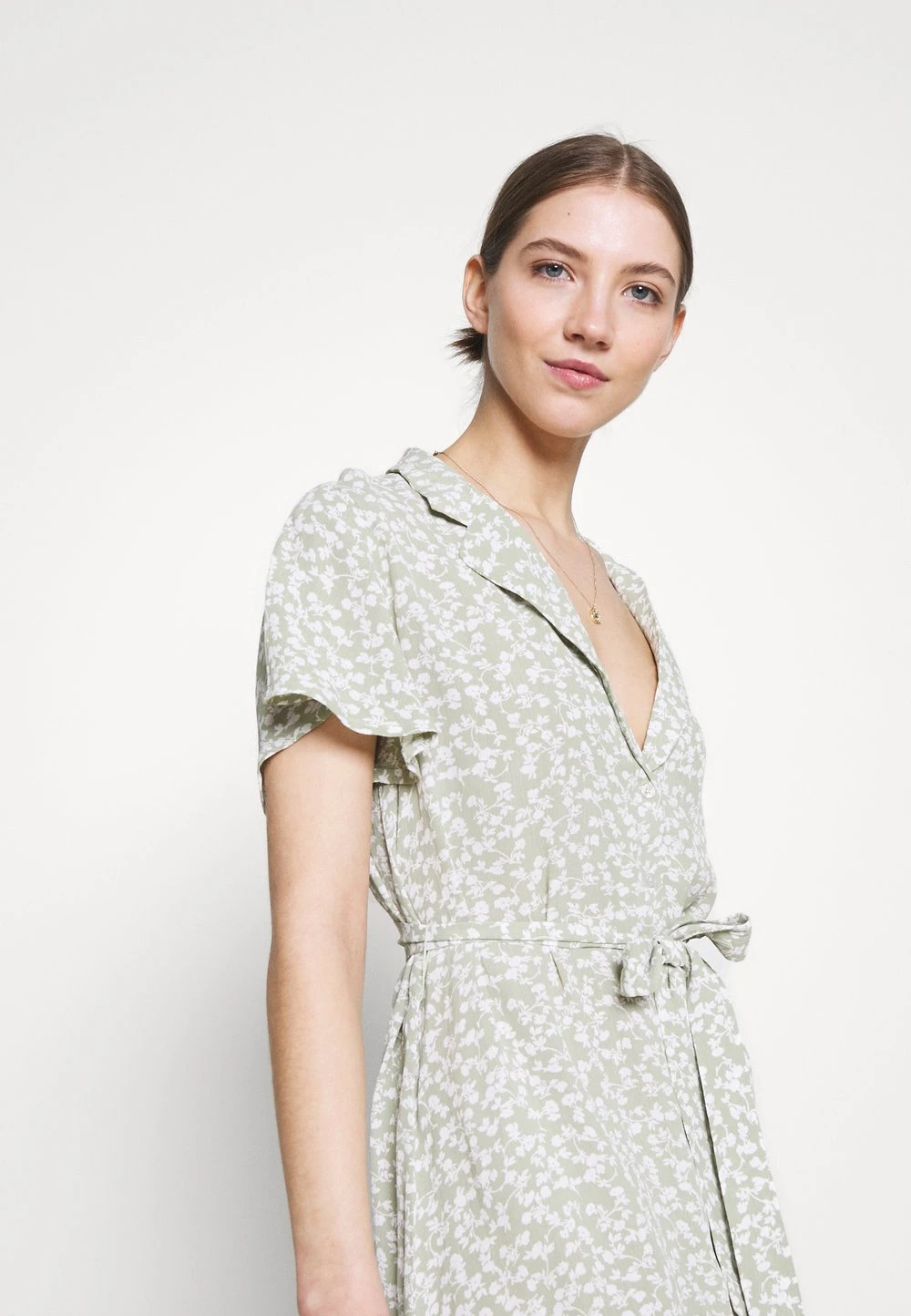 6ee84b1b73714d0ab22cf213dc5569ea.jpg Nly by Nelly Prix Dégriffé EVERYDAY DRESS - Robe chemise robes col en v profond femme -Nly by Nelly boutique 6ee84b1b73714d0ab22cf213dc5569ea