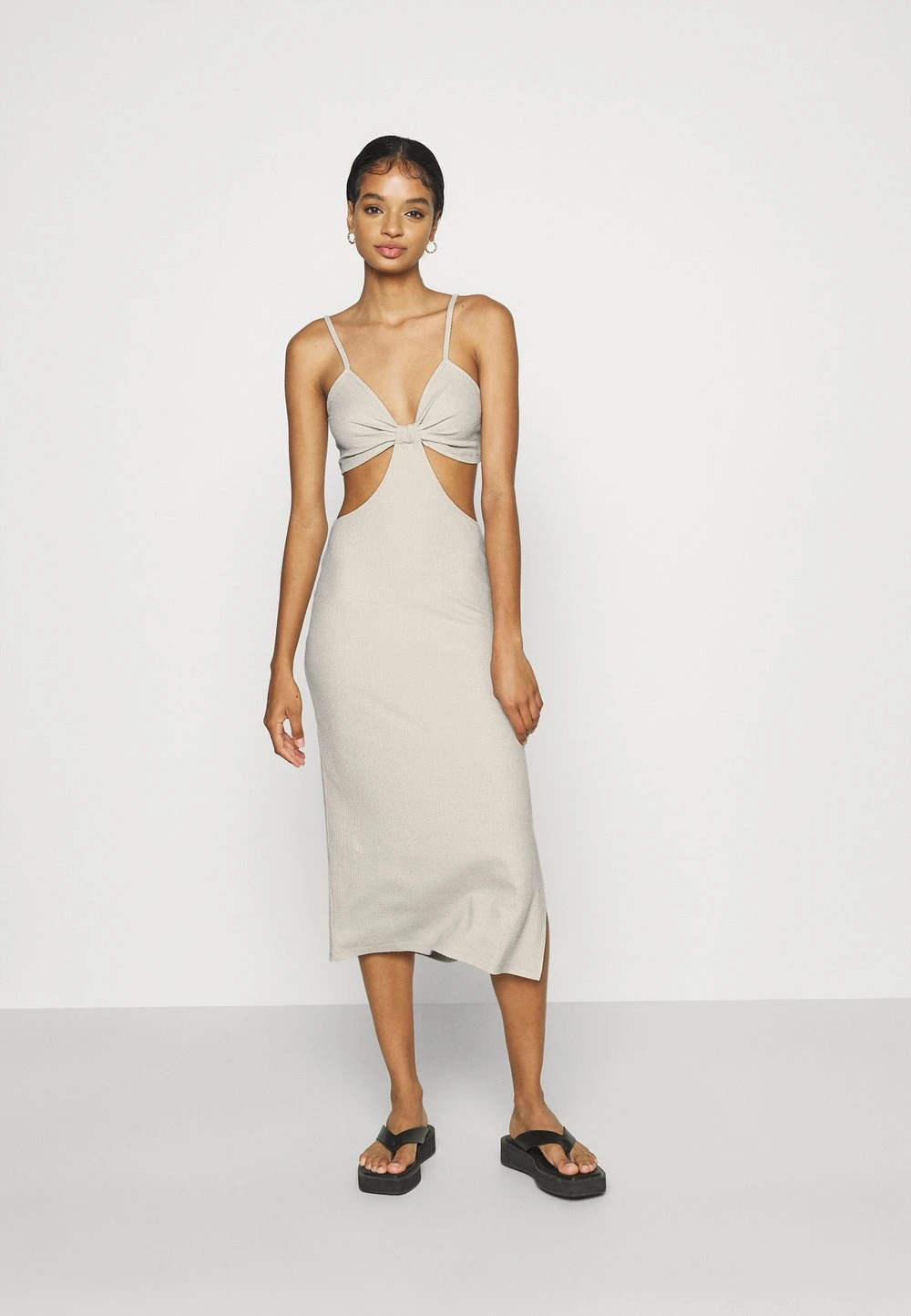 Nly by Nelly Prix Abordable CUT OUT MIDI DRESS - Robe de jour robes col en v profond femme 3 Nly by Nelly Prix Abordable CUT OUT MIDI DRESS - Robe de jour robes col en v profond femme