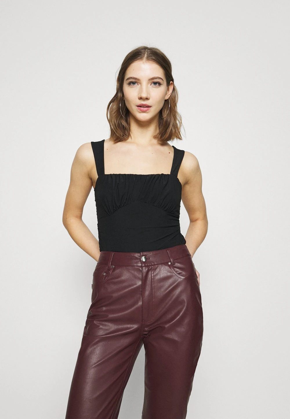 Nly by Nelly SHAPED BUST - Débardeur Qualité Fiable t-shirts et tops col carré femme 3 Nly by Nelly SHAPED BUST - Débardeur Qualité Fiable t-shirts et tops col carré femme