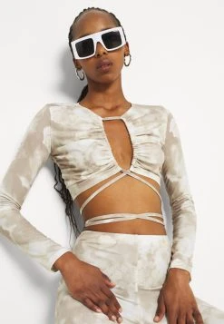 Nly by Nelly TIED UP - T-shirt à manches longues Bonne Qualité t-shirts et tops col en v profond femme 12 Nly by Nelly TIED UP - T-shirt à manches longues Bonne Qualité t-shirts et tops col en v profond femme -Nly by Nelly boutique 7a952715cd8a4812b235af6825384845