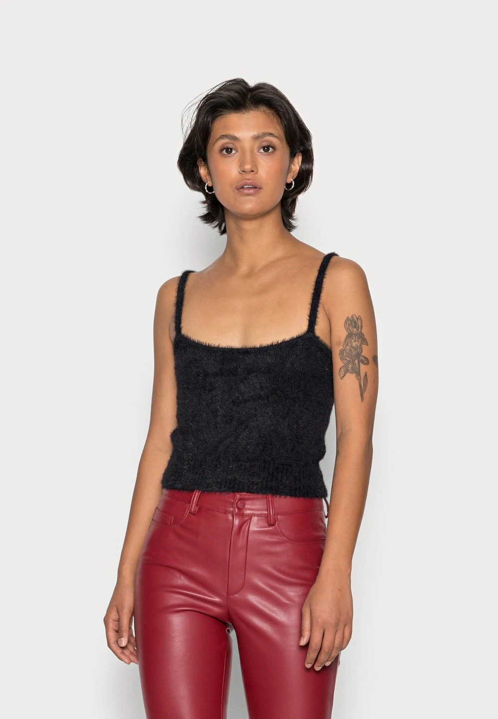 Nly by Nelly Bas Prix FUZZY - Débardeur t-shirts et tops col carré femme 3 Nly by Nelly Bas Prix FUZZY - Débardeur t-shirts et tops col carré femme