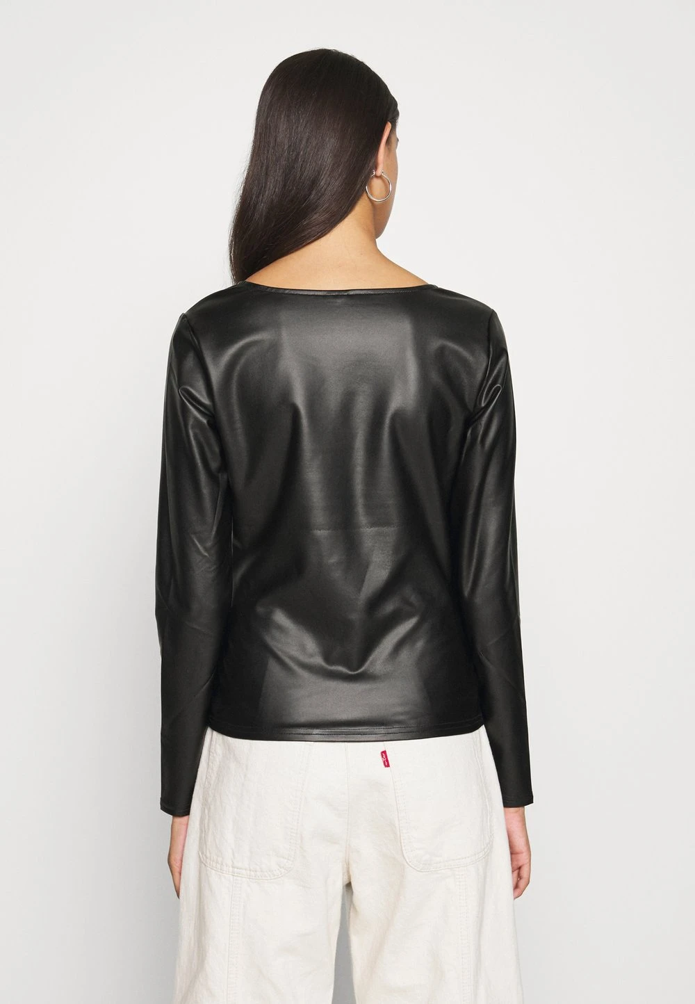 Nly by Nelly Prix Bradés V FRONT - Blouse chemises et blouses col en v profond femme 5 Nly by Nelly Prix Bradés V FRONT - Blouse chemises et blouses col en v profond femme – Image 3