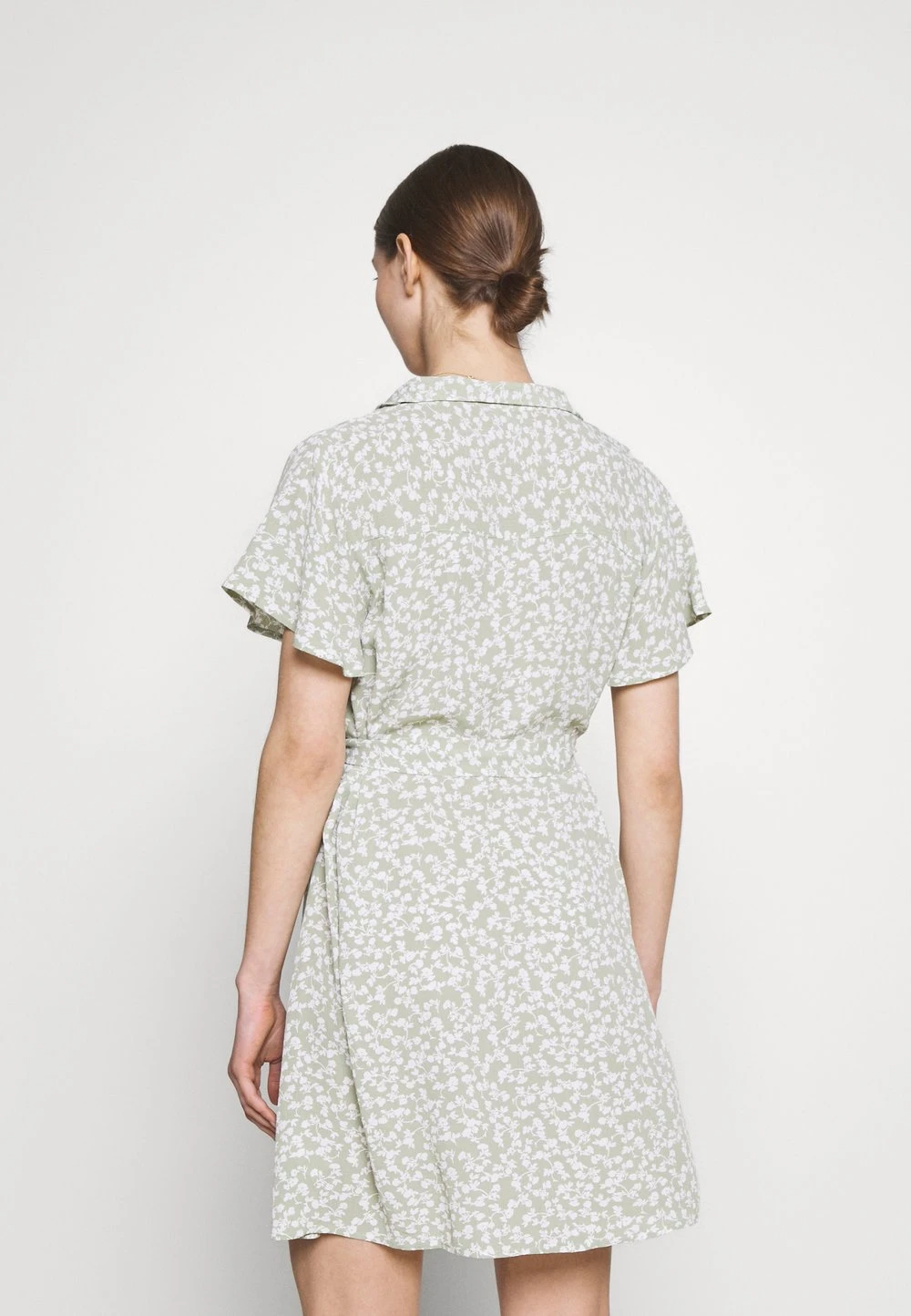 81d81f78fef141d280cbae2d71b9cac5.jpg Nly by Nelly Prix Dégriffé EVERYDAY DRESS - Robe chemise robes col en v profond femme -Nly by Nelly boutique 81d81f78fef141d280cbae2d71b9cac5